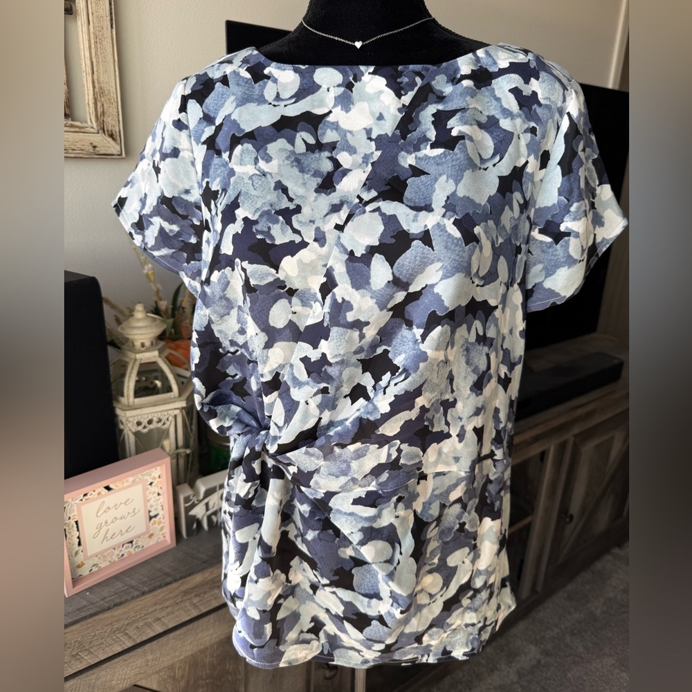 Banana Republic Navy and White Floral Short Sleeve Blouse